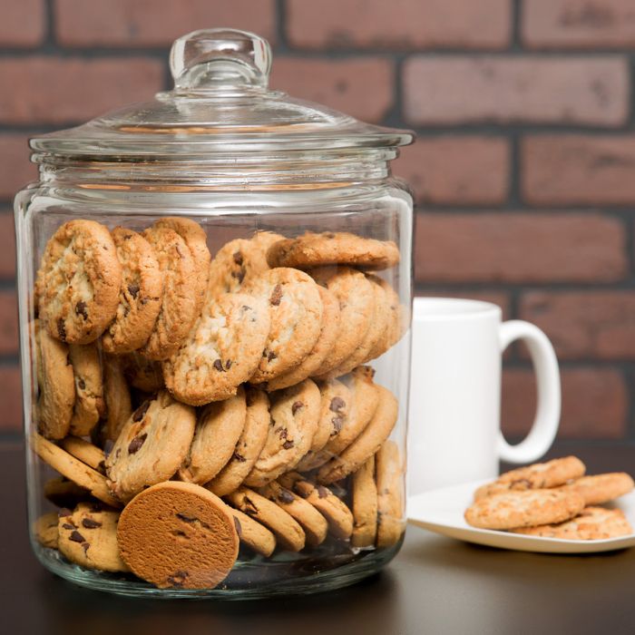 Glass Biscuit Jar with Airtight Seal 3.8 Litre Round