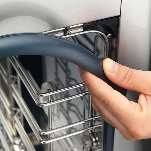The Circo dishwasher has a handle on washing dishes